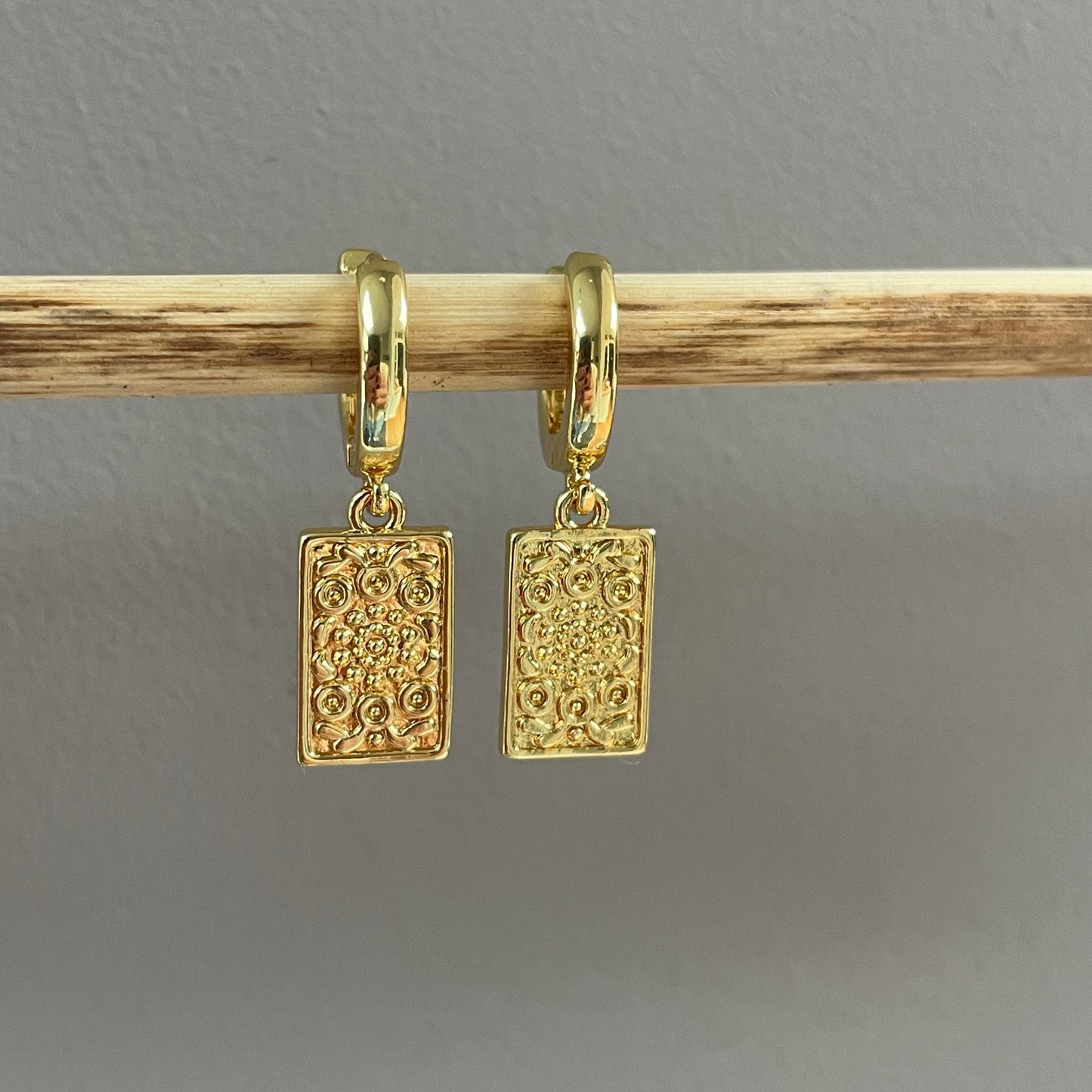 Earring gold rectangle