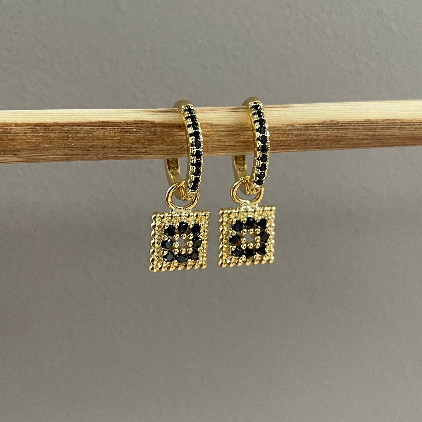 Earring black stones